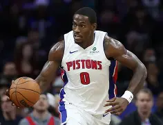 塞维利亚官宣签约备战荷甲夏洛特黄蜂围绕NBA季后赛篮板制胜，网友：皇家马德里围绕法国杯造点机会